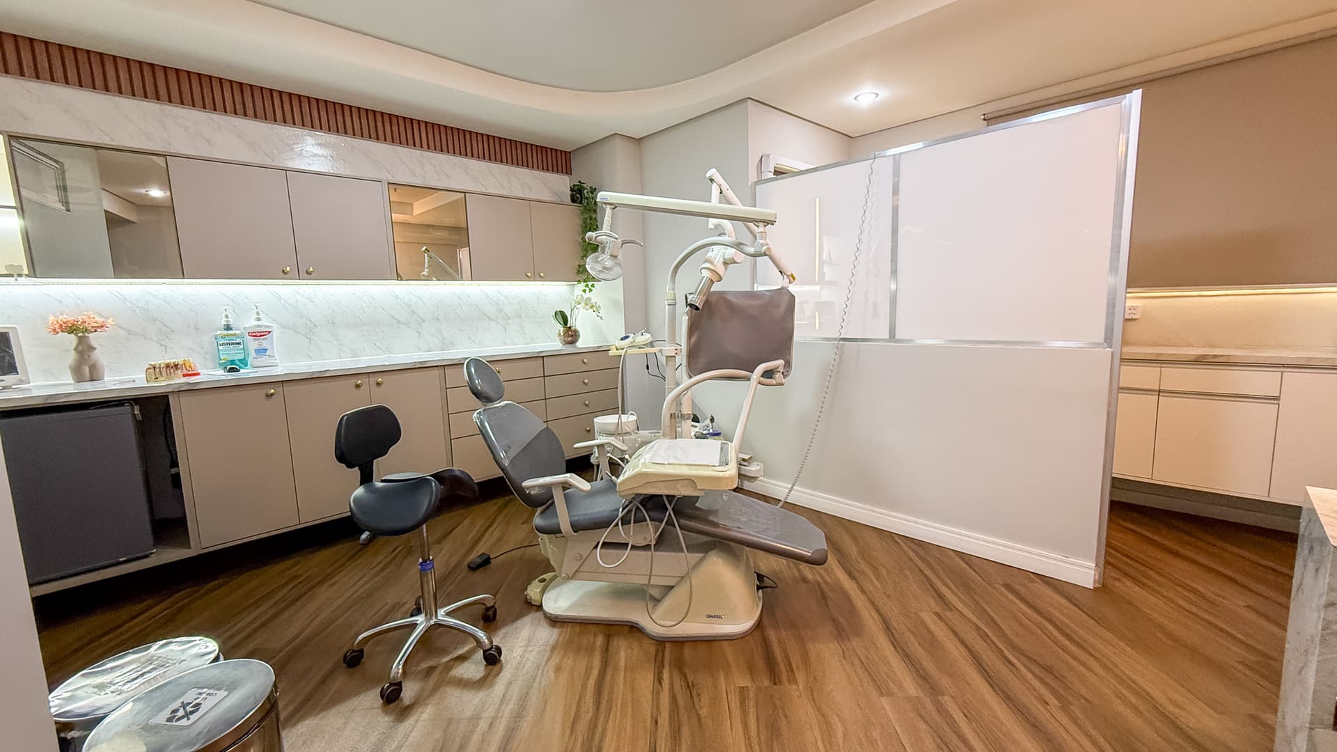 Consultório odontológico moderno da Dra. Glauciane Morais, São José dos Campos